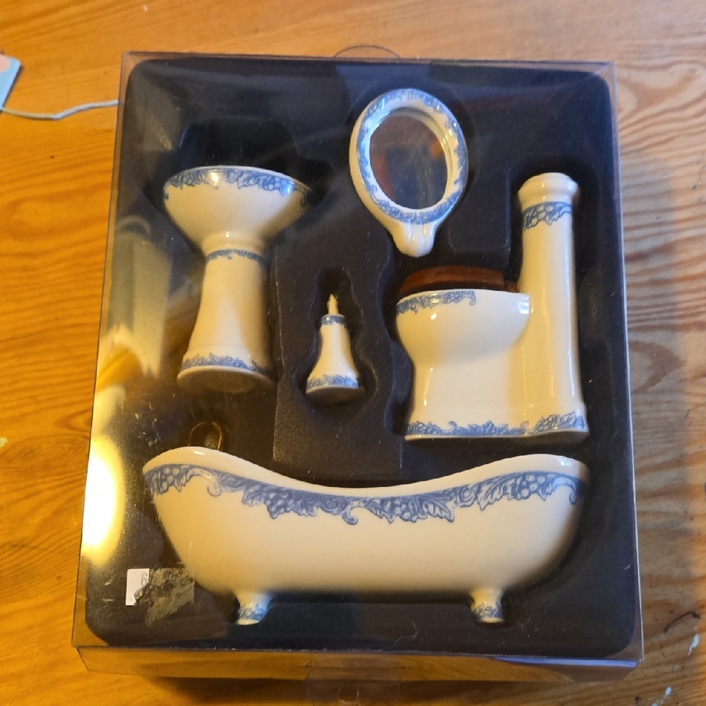 Nmt 1:12 Porcelain Dollhouse Bathroom Set